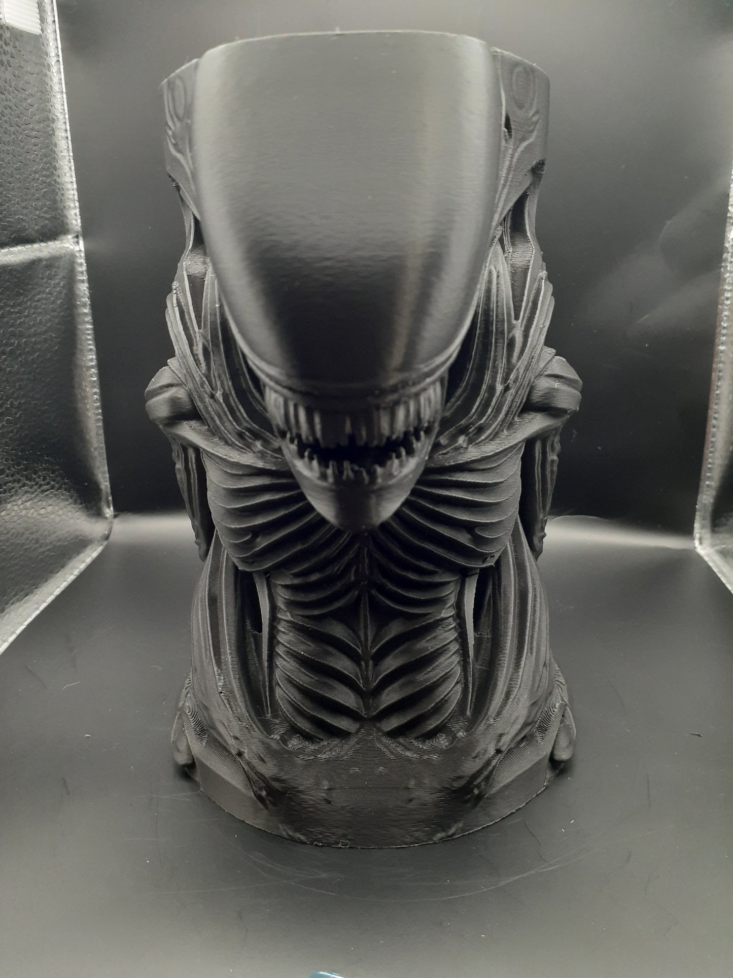 Xeno Can Holder – Sci-Fi Horror Fan Art